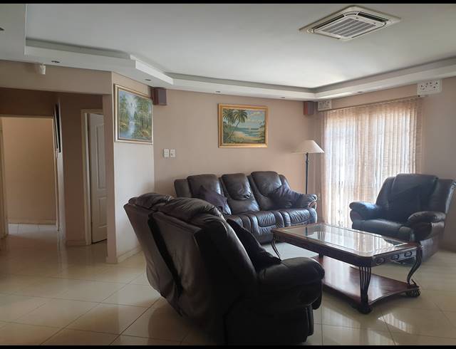 4 BEDROOM HOUSE FOR SALE IN EDGEMOUNT ESTATE